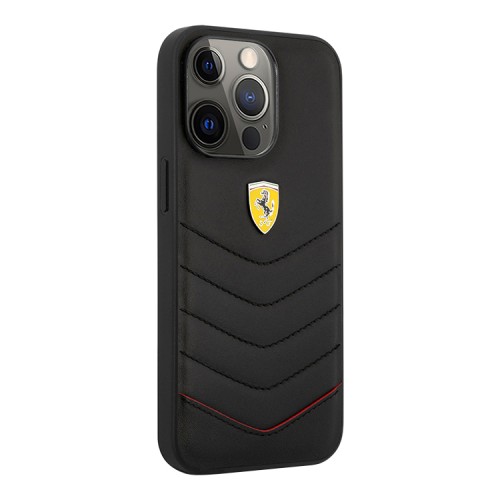 Кожаный чехол Ferrari Quilted with metal logo Hard для iPhone 13 Pro, черный
