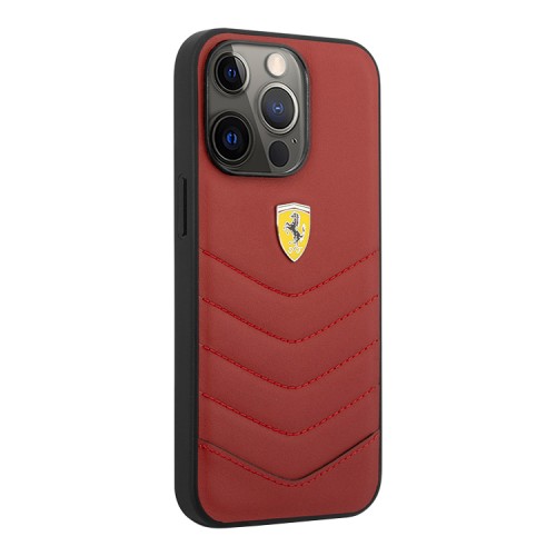 Кожаный чехол Ferrari Quilted with metal logo Hard для iPhone 13 Pro Max, красный