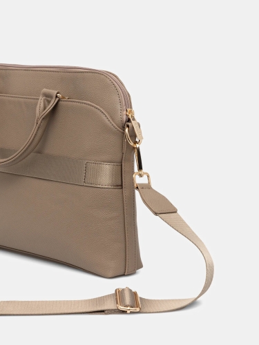 Guess для ноутбуков 15"/16" сумка PU Grained leather Bag Triangle metal logo with Zipper Brown