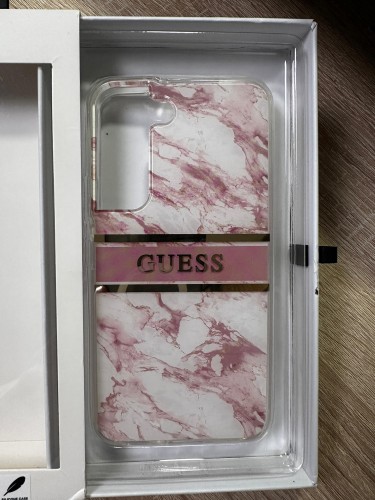 (Уценка) Чехол Guess Marble with Gold stripe Hard для Galaxy S22, розовый