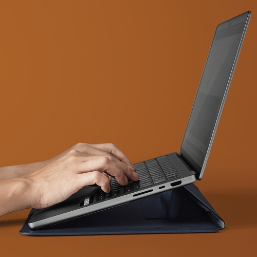 Uniq для ноутбуков 14" чехол Oslo PU leather Magnetic Laptop sleeve/foldable stand Abyss Blue