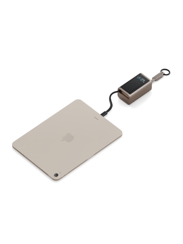 Energea аккумулятор внешний Compac Arc, 10000 USB-C+A +retractable USB-C cable and Display PD45W Gold